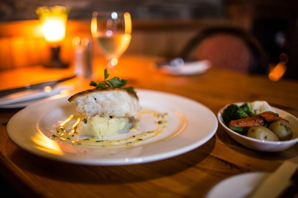 Byrnes Wine Dine Stay Ennistimon Eksteriør billede